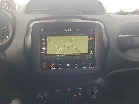 Used 2023 Jeep Renegade Latitude w/ Premium Group image 20