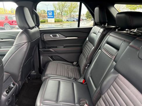 Used 2025 Ford Explorer ST-Line w/ ST-Line Street Pack AWD/4WD image 19