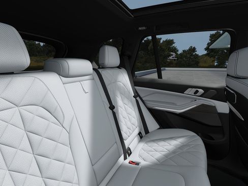 New 2025 BMW X5 xDrive50e w/ Climate Comfort Package image 10