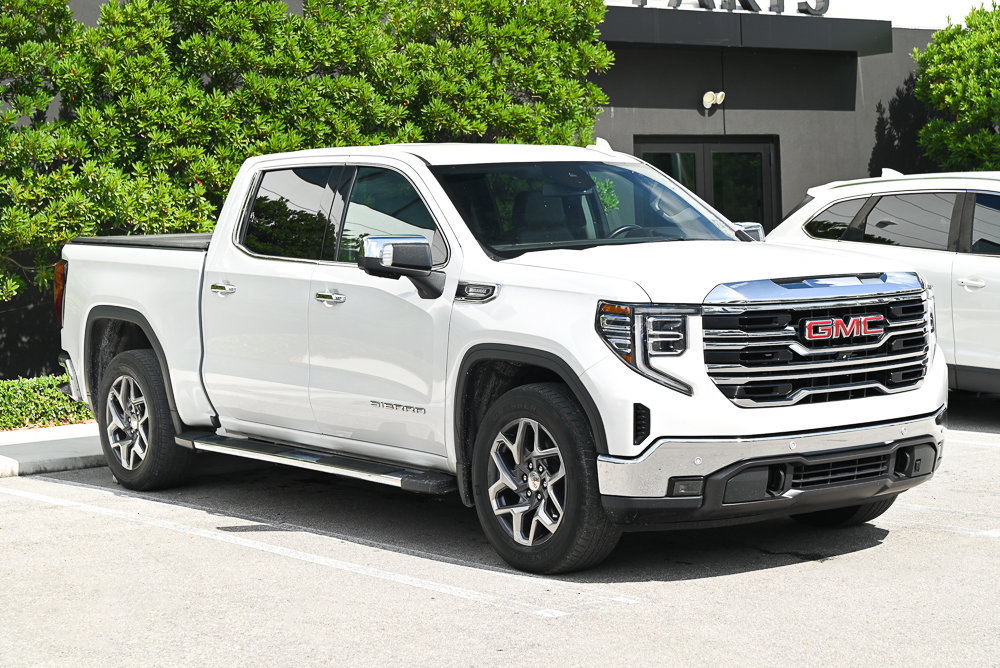 Used 2023 GMC Sierra 1500 SLT w/ SLT Premium Plus Package RWD image 3