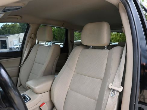 Used 2019 Jeep Grand Cherokee Laredo AWD/4WD image 20