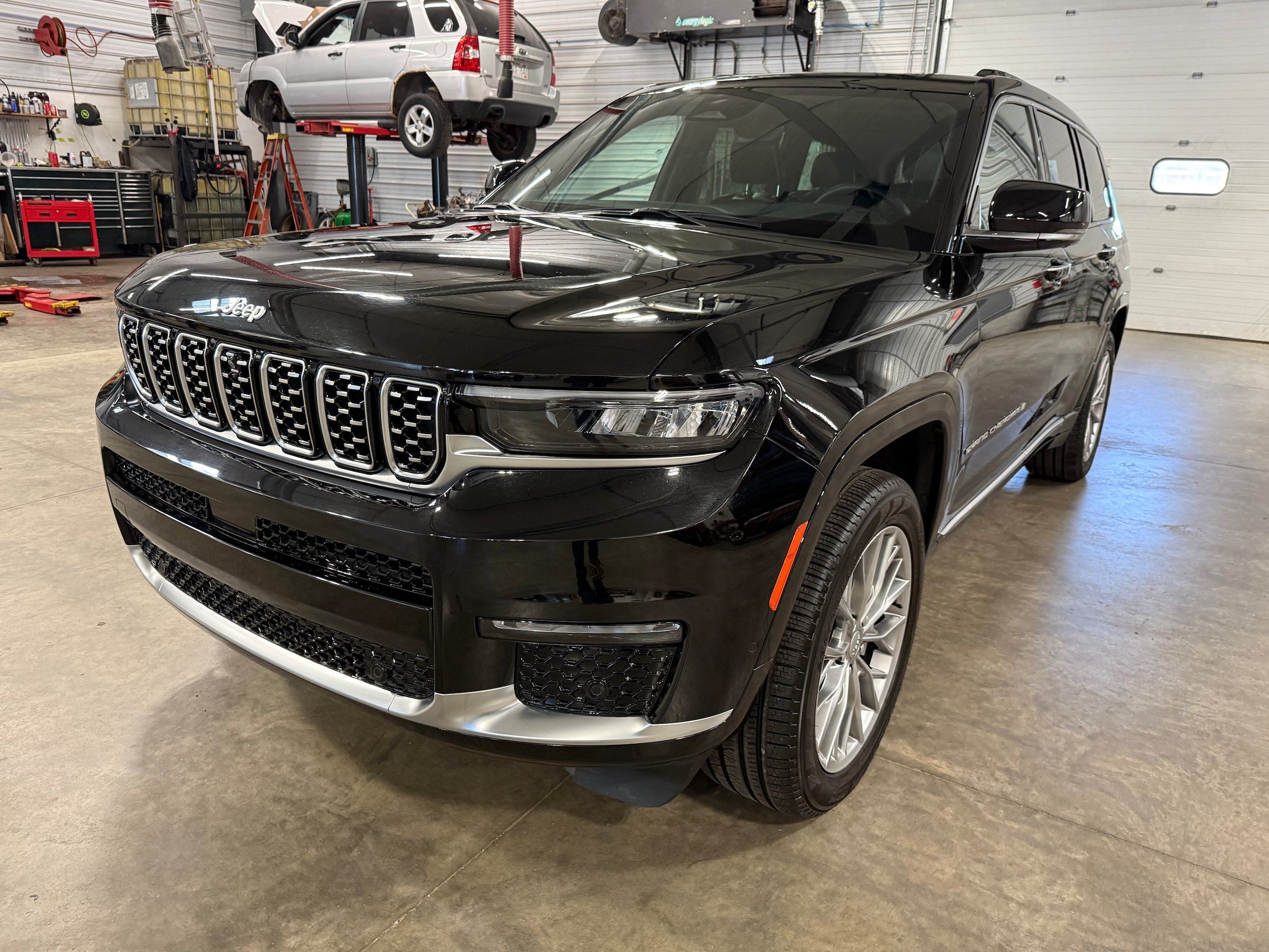Used 2025 Jeep Grand Cherokee L Summit w/ Luxury Tech Group V AWD/4WD image 41