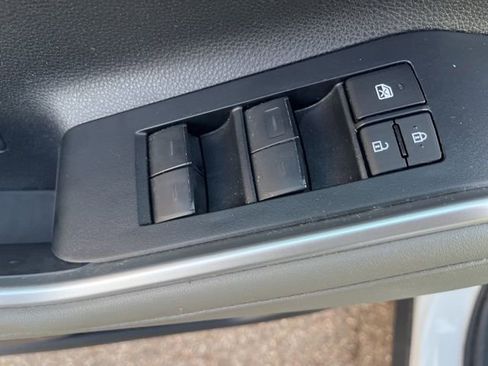 Certified 2023 Toyota Highlander L image 11