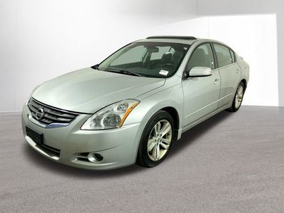 Used 2011 Nissan Altima 3.5 SR w/ 3.5SR Premium Pkg