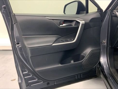 Used 2019 Toyota RAV4 XLE Premium FWD image 21