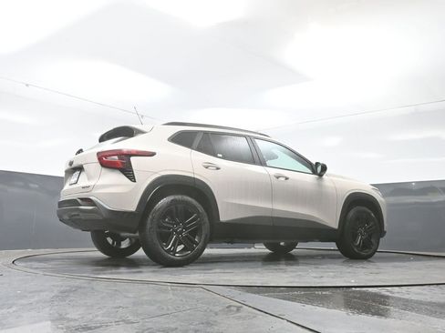 New 2026 Chevrolet Trax ACTIV w/ Sunroof Package image 44