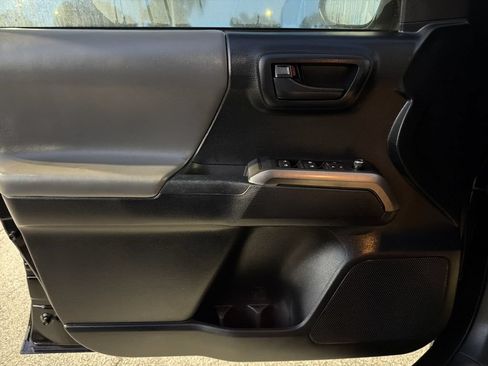 Used 2016 Toyota Tacoma SR5 w/ SR5 Appearance Package (SN) RWD image 21