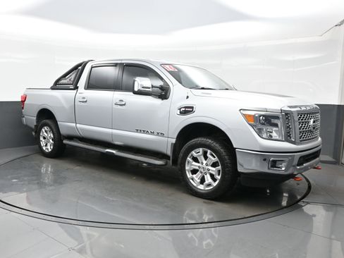 Used 2016 Nissan Titan SL image 8