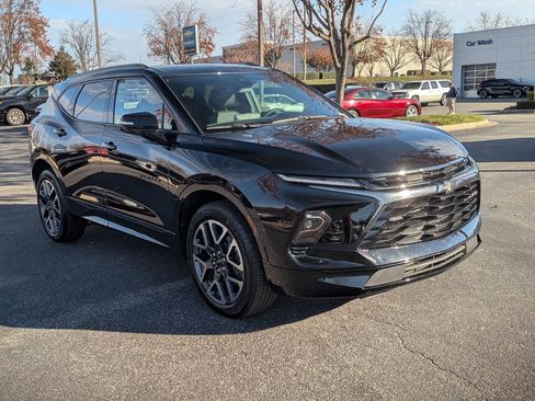 Used 2025 Chevrolet Blazer RS image 2