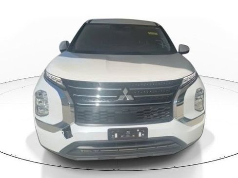 Used 2022 Mitsubishi Outlander ES FWD image 4