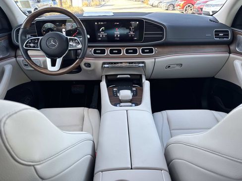 Used 2022 Mercedes-Benz GLS 450 4MATIC image 17