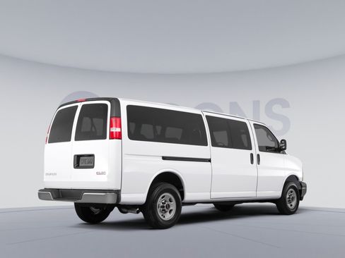 Used 2025 GMC Savana 3500 LT w/ LT Preferred Equipment Group RWD image 4