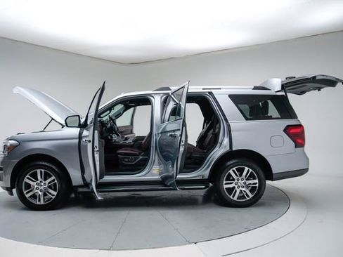 Used 2023 Ford Expedition Limited image 18