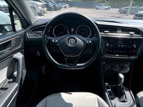 Used 2019 Volkswagen Tiguan SE w/ Panoramic Sunroof Package image 19