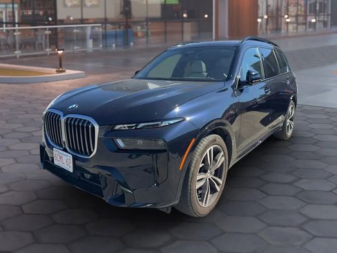 Used 2025 BMW X7 xDrive40i w/ M Sport Package AWD/4WD image 2