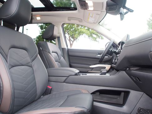 New 2025 Nissan Pathfinder Platinum w/ Cargo Package image 11