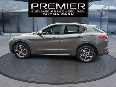 Used 2022 Alfa Romeo Stelvio Ti image 5