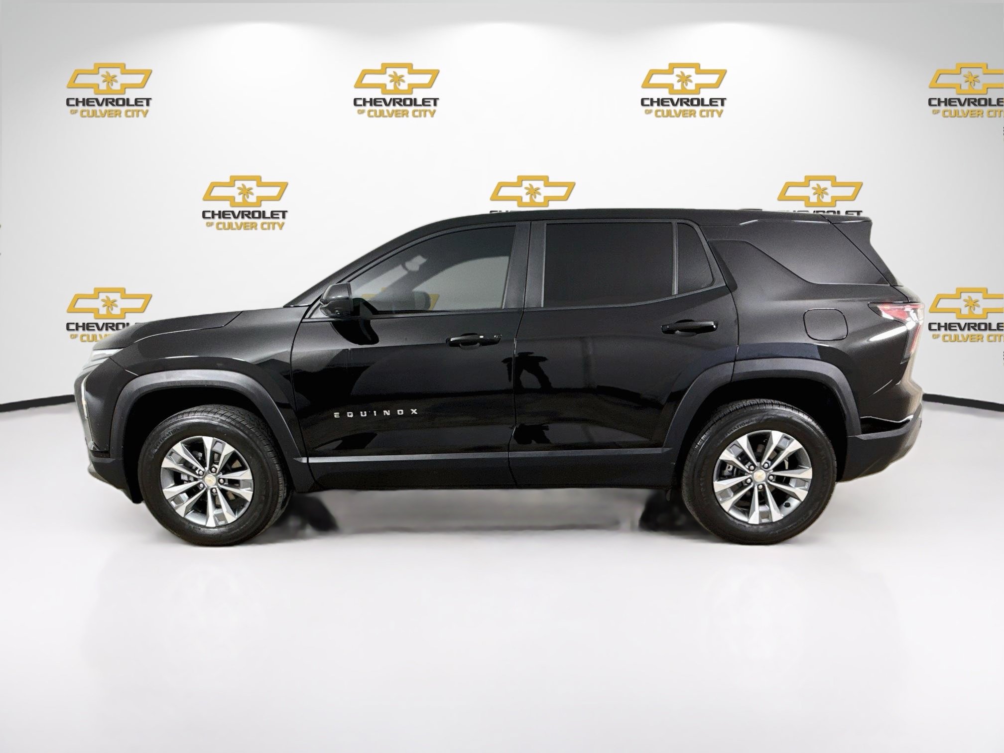 Used 2025 Chevrolet Equinox LT w/ Safety and Technology Package FWD image 5