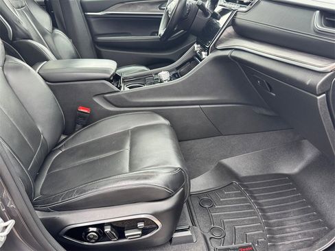 Used 2022 Jeep Grand Cherokee L Overland w/ Advanced Protech Group III image 9