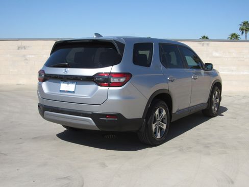 Used 2024 Honda Pilot EX-L image 5