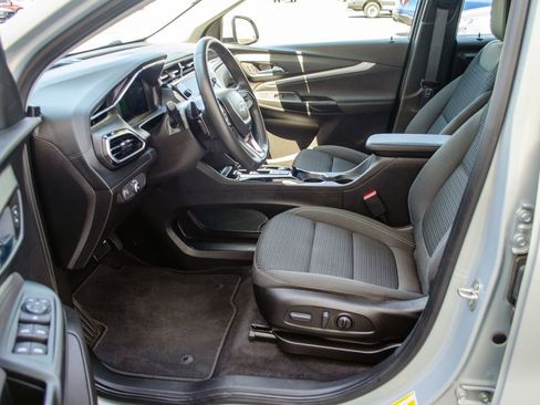 Used 2022 Chevrolet Bolt EUV LT w/ Comfort Package image 29