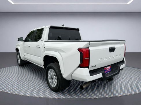 Used 2024 Toyota Tacoma SR5 AWD/4WD image 5