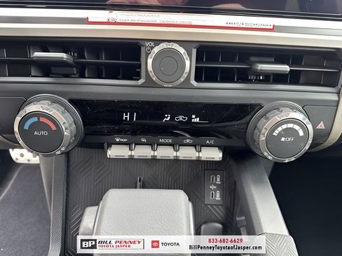 Used 2025 Toyota Tacoma TRD Sport image 17