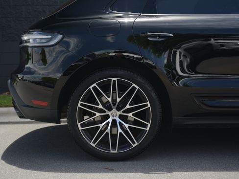 Certified 2026 Porsche Macan AWD/4WD image 39