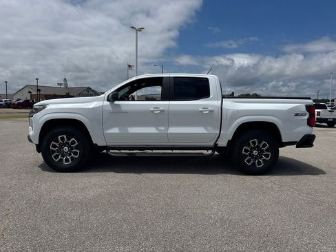 Used 2024 Chevrolet Colorado Z71 w/ Z71 Convenience Package 2 AWD/4WD image 3