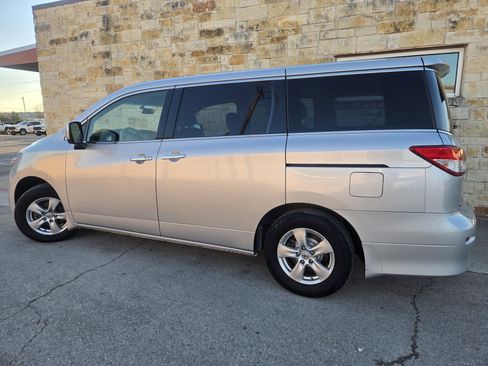 Used 2015 Nissan Quest SV image 3