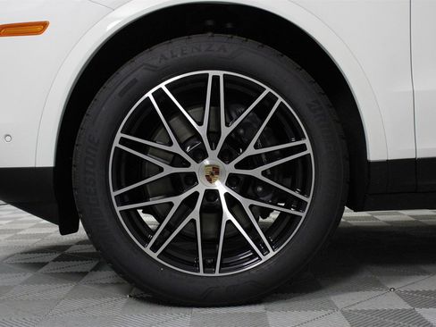 New 2026 Porsche Cayenne image 17