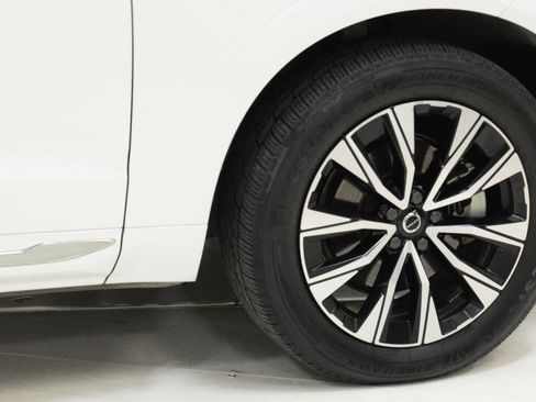 Used 2023 Volvo XC60 B5 Plus AWD/4WD image 58