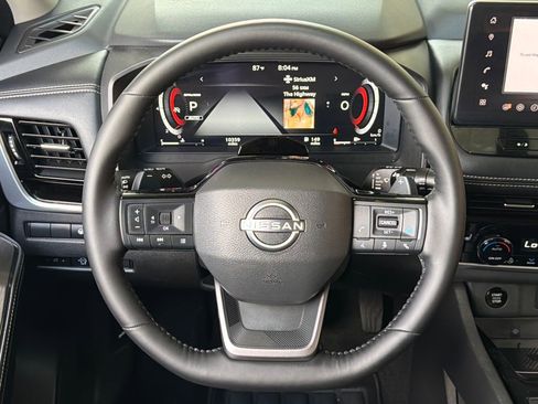 Used 2025 Nissan Rogue SL w/ Tech Package image 4