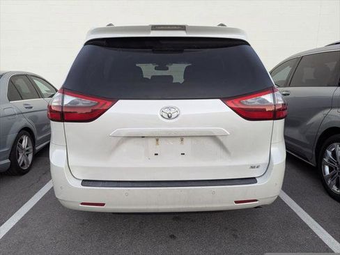 Certified 2020 Toyota Sienna XLE Premium image 4