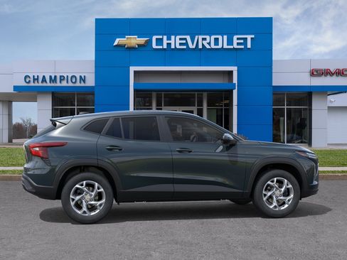 New 2026 Chevrolet Trax LS w/ LS Convenience Package FWD image 5
