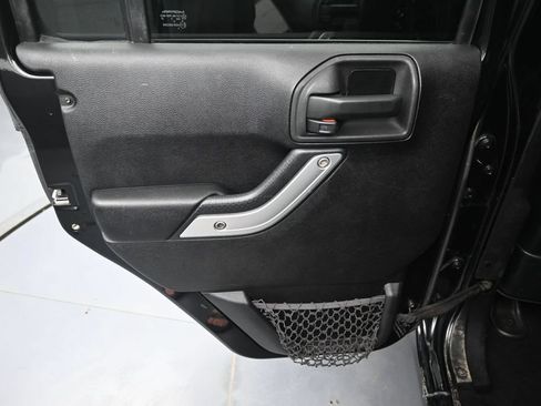 Used 2013 Jeep Wrangler Unlimited Rubicon w/ Connectivity Group AWD/4WD image 24