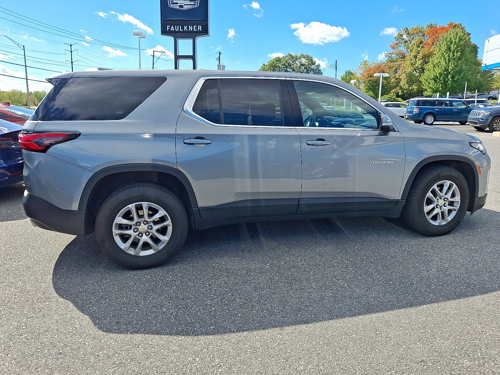 Used 2023 Chevrolet Traverse LS w/ Safety Package FWD image 6