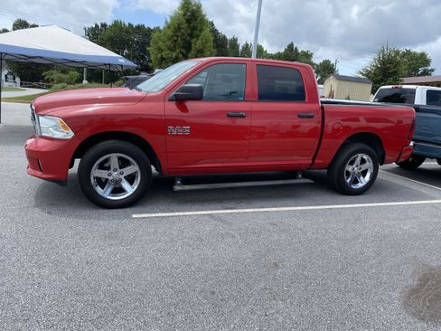 Used 2018 RAM 1500 Express w/ Express Value Package AWD/4WD image 4