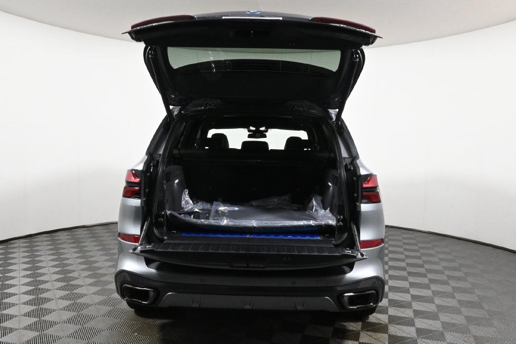 Used 2026 BMW X5 xDrive50e w/ M Sport Package AWD/4WD image 38