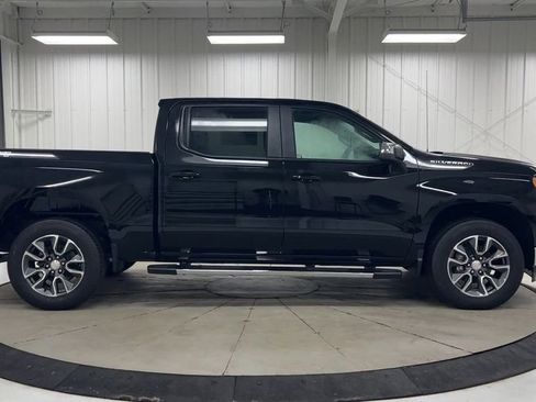 Used 2022 Chevrolet Silverado 1500 LT AWD/4WD image 9
