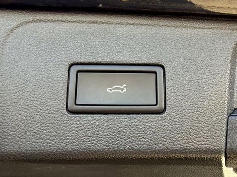 Used 2025 Volkswagen Atlas SE AWD/4WD image 27