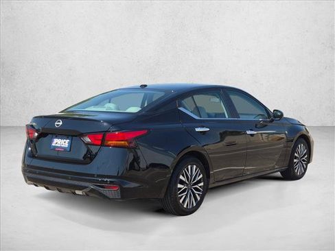 Used 2025 Nissan Altima 2.5 SV FWD image 5