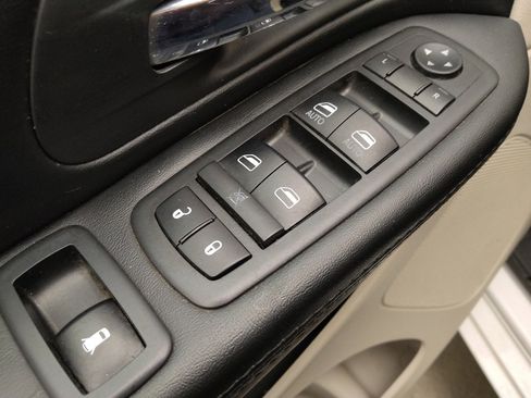 Used 2019 Dodge Grand Caravan SE w/ UConnect Hands-Free Group FWD image 27