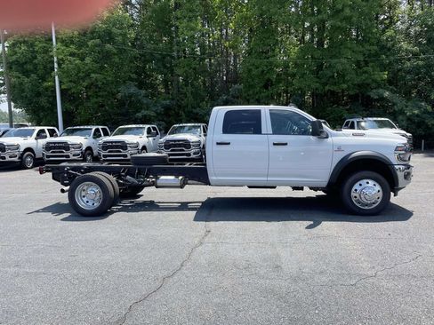 New 2026 RAM 5500 Tradesman w/ Chrome Appearance Group AWD/4WD image 9