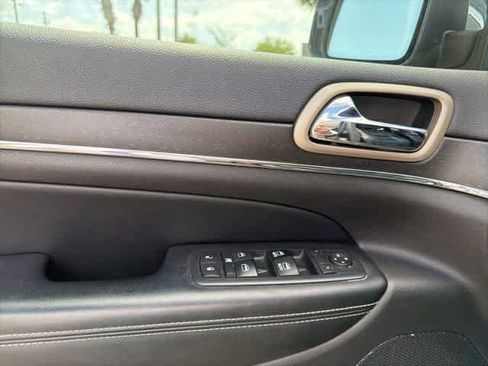 Used 2017 Jeep Grand Cherokee Limited w/ Luxury Group II AWD/4WD image 24