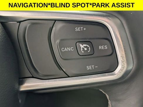 Used 2018 Jeep Wrangler Unlimited Sahara AWD/4WD image 15