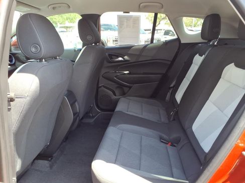 Used 2024 Chevrolet Trax LS w/ LS Convenience Package FWD image 17
