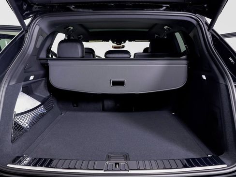 Used 2025 Porsche Cayenne image 17