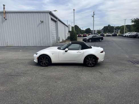 Used 2024 MAZDA MX-5 Miata Grand Touring RWD image 8