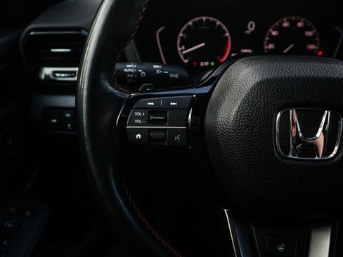 Used 2024 Honda Pilot TrailSport image 19